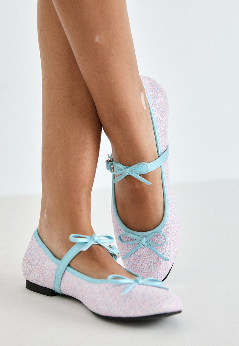 Koi Footwear Ballerina’s neonblauw