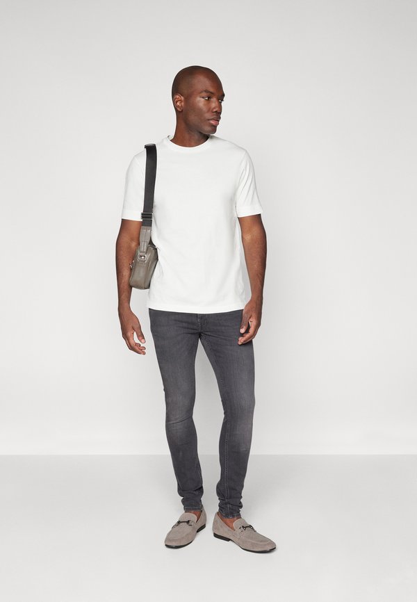 LUXE PERFORMANCE PLUS - Slim fit jeans2