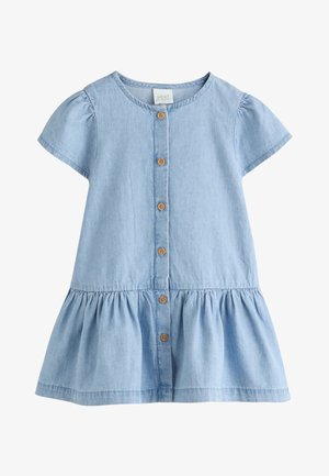 Lyseblå kortærmet denimkjole med rund halsudskæring, træknapper foran, samlet nederdel og let pufærmer.