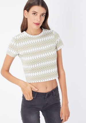 Outfitters Nation, TOP CORTO ESTAMPADO FANTASÍA CON CUELLO REDONDO Y MANGA CORTA - Camiseta estampada - amarillo