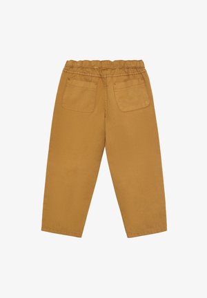 Braune Kleinkinderhose mit elastischem Bund und zwei quadratischen Gesäßtaschen, flach auf weißem Hintergrund liegend dargestellt.