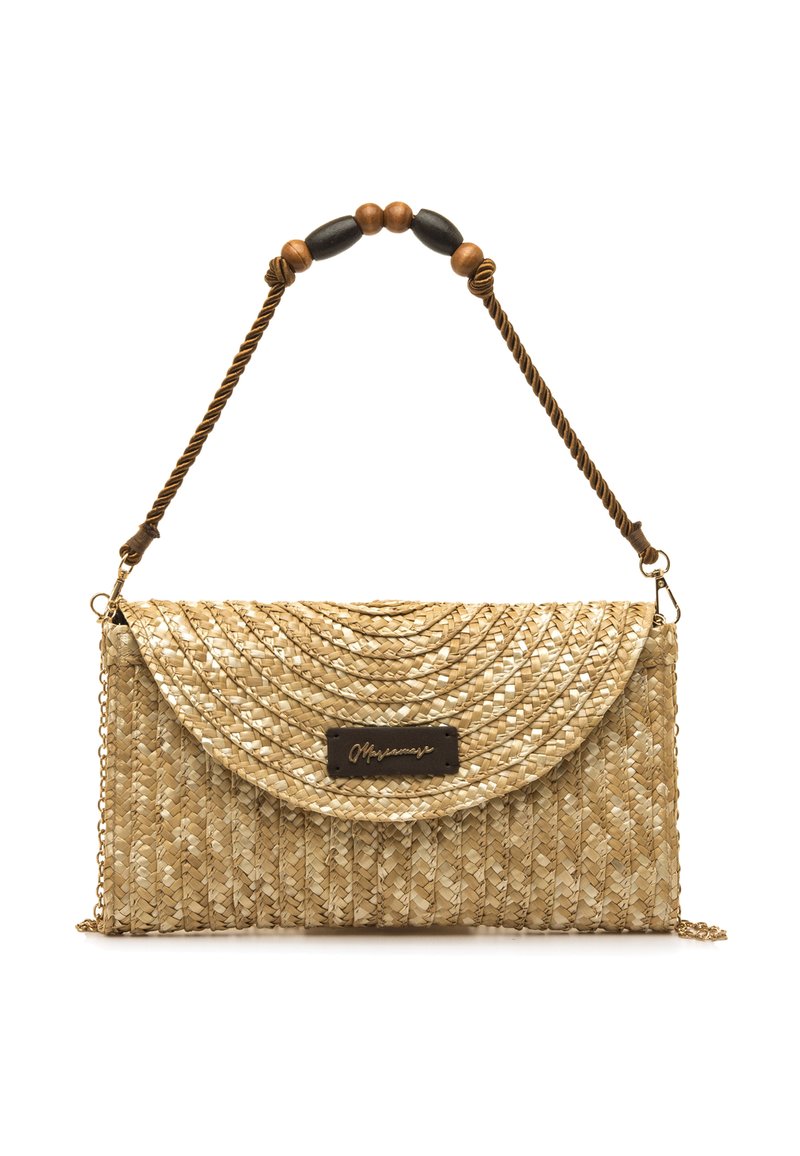 Sac à main en paille tressée avec un rabat incurvé, de couleur fauve, et une patch logo en cuir. Doté d'une bandoulière chaîne torsadée avec des accents en bois.