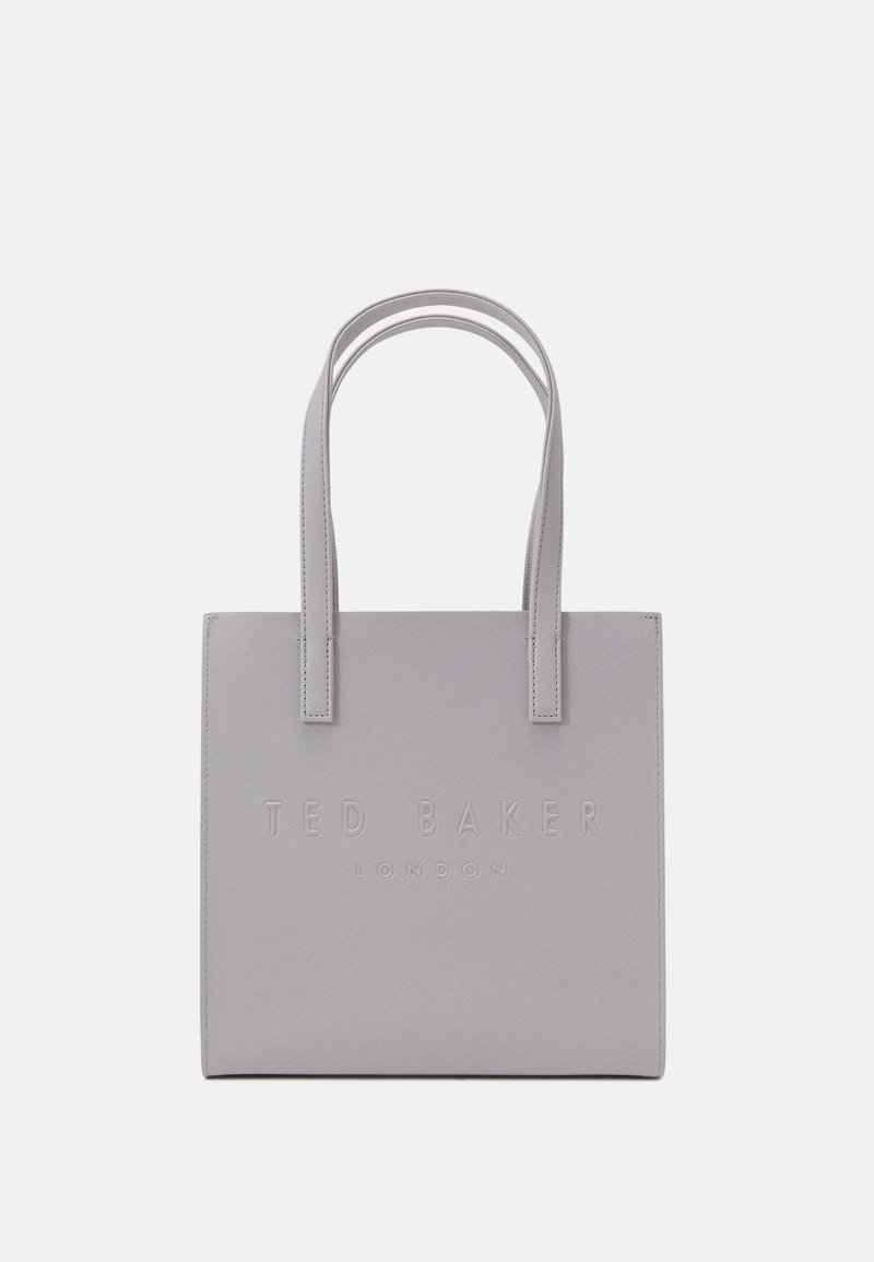 Sac fourre-tout en similicuir gris avec deux poignées, logo "TED BAKER LONDON" en relief à l'avant, forme carrée, design minimaliste, surface texturée.