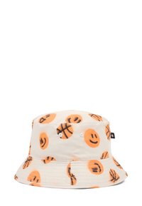 Cappello a secchiello realizzato in tessuto crema con un motivo arancione di facce sorridenti e palloni da basket, con un bordo cucito e fori di ventilazione.