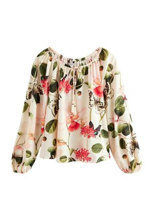 Blouse à manches longues avec encolure épaules dénudées et cordon, ornée de grandes fleurs roses, feuilles vertes et imprimés papillons sur fond crème.