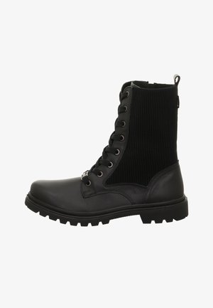 Černé kotníkové boty s hladkou koženou špičkou a kordurovým svrškem, vybavené tkaničkami, kovovými průchodkami a texturovanou, odolnou podrážkou.