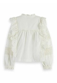 Blouse blanche à manches longues avec détails en dentelle sur les manches, empiècement plissé, col haut à volants et poignets élastiques.