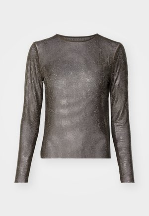 Ilgų rankovių marškiniai, turintys prigludusią formą ir metalinės tinklo medžiagos, dekoruoti mažomis, tolygiai išdėstytomis cirkonio akmenimis paviršiuje.