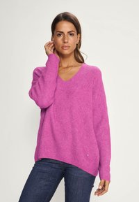 Mos Mosh THORA V-NECK - Jumper - vivid viola