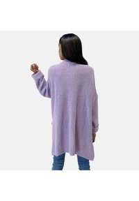 Elara Maglione - lila