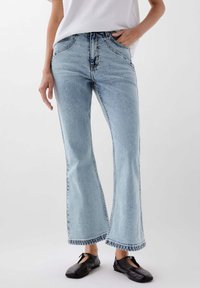 ANKLE STITCHING - Flared-farkut - light indigo