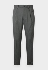 Pantaloni grigi lavorati con una finitura tessuta, dotati di chiusura con bottone, pieghe frontali e design a gamba affusolata.
