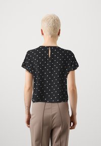 Vero Moda Petite Blůza - black