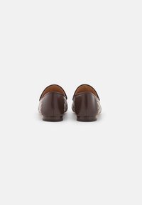 COACH HANNA LOAFER - Slip-ons - oak/maple