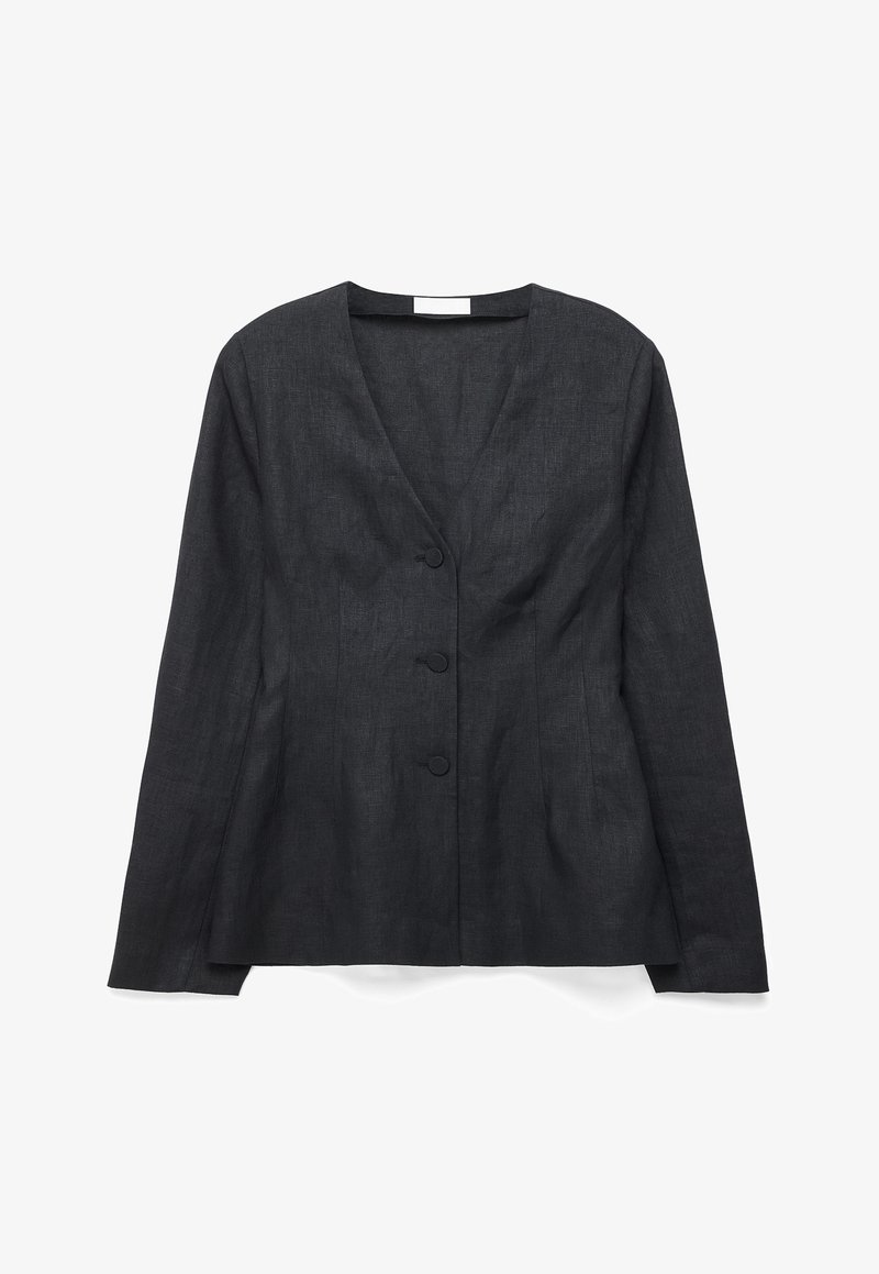 Blazer noir à manches longues, avec trois boutons sur le devant et un col en V, présenté à plat sur fond blanc.