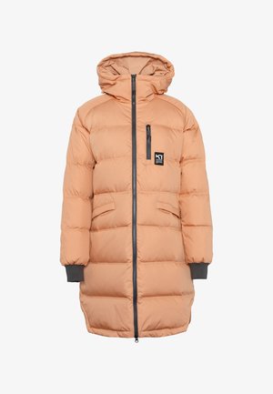 Pfirsichfarbene Puffy-Jacke mit Kapuze, Reißverschluss vorne, Brusttasche und zwei Seitentaschen. Mit elastischen Bündchen und einer Länge bis zur Mitte des Oberschenkels.