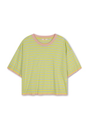 Korte mouw t-shirt in lichtgroen en gele strepen, met een roze ribbelboord aan de hals en onderrand. Zachte textuur.