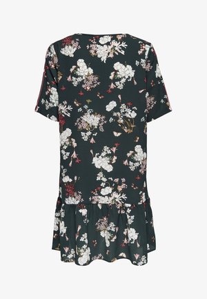 Vestido con estampado floral sobre un fondo verde oscuro, mangas cortas, escote redondo y un dobladillo con volantes. Confeccionado con tela ligera.