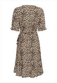 Klänning med leopardmönster, korta volangärmar, midja med knytning, flödande kjol och ljusbeige bakgrund med mörkbruna fläckar.