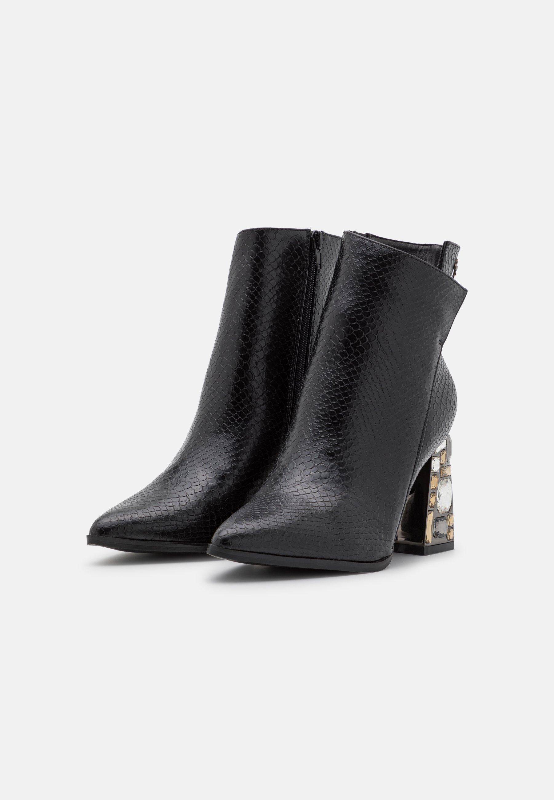 Botas y Botines online, amplia variedad . Menbur Shop Online