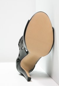 Bruno Premi Korolliset sandaalit - black