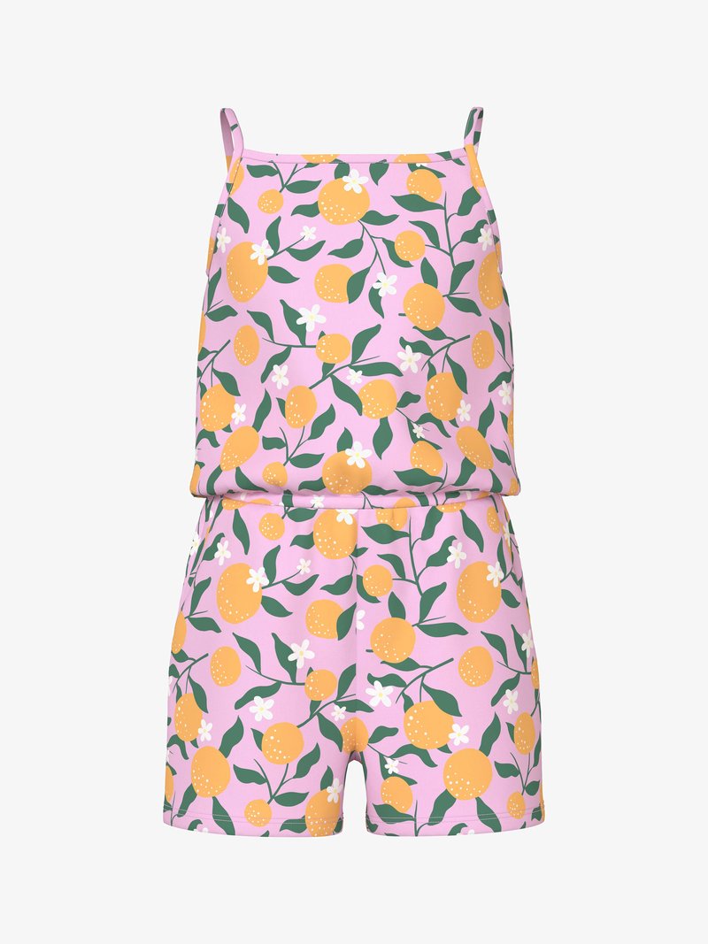 Różowy bezrękawnik z wzorem pomarańczowych owoców, zielonych liści i białych kwiatów, z cienkimi ramiączkami na ramionach i spodenkami