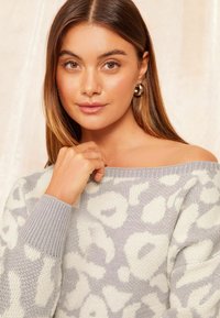 Friends Like These OFF THE SHOULDER - Džemperis - grey animal