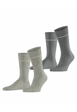 Twee paar geribbelde enkelsokken in lichtgrijs en donkergrijs met een dunne horizontale crèmekleurige streep vlak bij de bovenkant.