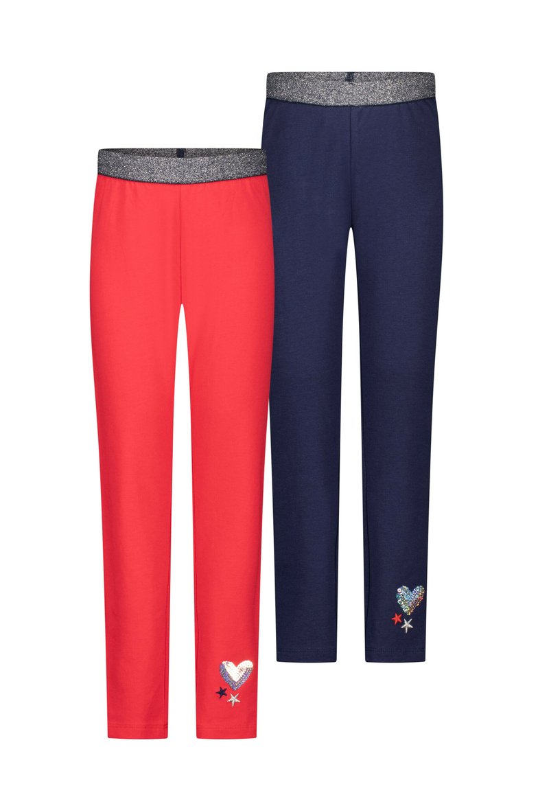 Twee paar trainingsbroeken: één rood met sprankelende hart- en sterrendetails, en één marineblauw met een vergelijkbaar hart. Beide hebben een metallic tailleband.