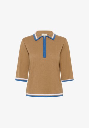 Hnědá polo košile s krátkými rukávy a zipem u krku. Má modro-bílé proužkové lemování na límci a rukávech. Měkká pletená textura.