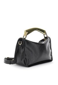 Borsa a tracolla in pelle nera con texture, caratterizzata da una maniglia in tono oro, una tracolla regolabile e un design strutturato con angoli arrotondati.