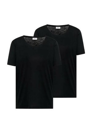 Deux t-shirts noirs unis à manches courtes et col rond avec des étiquettes de marque à l'intérieur du col, présentés superposés sur un fond blanc.