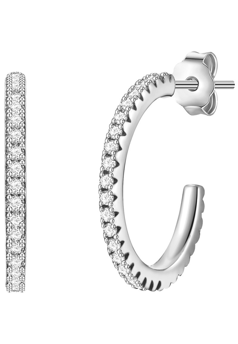 Srebrne obročeve uhane, ki vsebujejo vrsto majhnih, prozornih kamnov vzdolž sprednjega roba. Gladka površina z rahlo izbočeno teksturo.