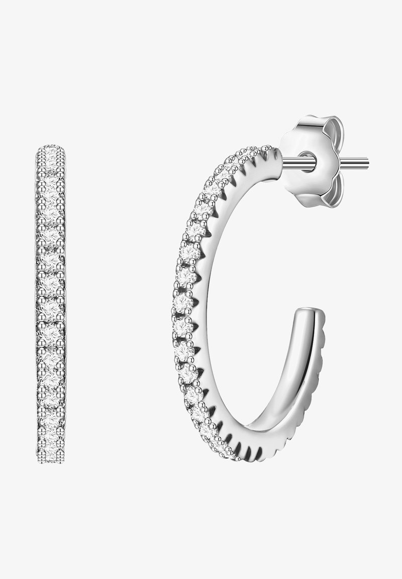 Srebrne obročeve uhane, ki vsebujejo vrsto majhnih, prozornih kamnov vzdolž sprednjega roba. Gladka površina z rahlo izbočeno teksturo.