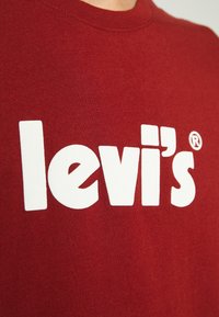 Levi's® SS RELAXED FIT TEE - T-shirt estampada - fired brick