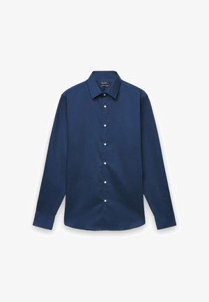 Marineblaue, langärmelige Hemdjacke mit klassischem Kragen, weißen Knöpfen und durchgehend glatter Textur.