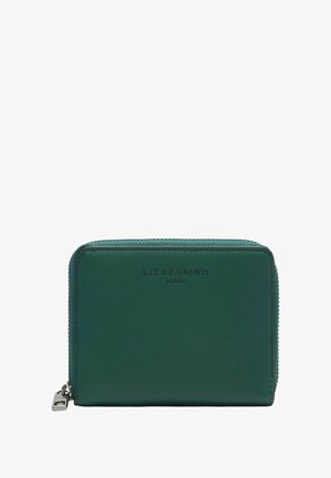 Grünes Lederportemonnaie mit glatter Textur, abgerundeten Kanten und Reißverschluss. Der Markenname "LIEBESKIND BERLIN" ist auf der Vorderseite geprägt.