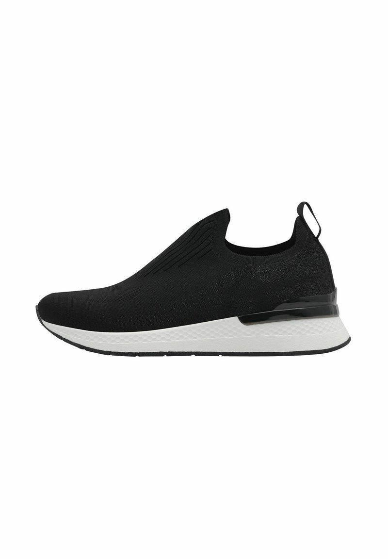 Scarpe da ginnastica nere con design slip-on, superiore in maglia testurizzata, suola bianca e un accento nero sul tallone.