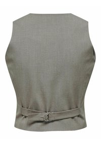 Grå ærmeløs top med et tætsiddende design, der har en bælteaccent ved taljen og et metalringdetalje. Glat stof med en subtil tekstur.