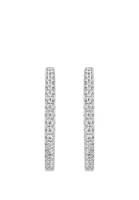 Silverfärgade hoopörhängen med en rad små, runda, klara rhinestones placerade längs den yttre kanten, med en polerad yta.