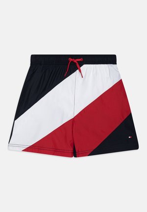 Pantaloni da nuoto con un design a blocchi di colore in tessuto nero, bianco e rosso. Include una vita elastica con cordino rosso.