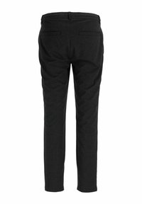Czarne spodnie na miarę o gładkiej fakturze, wąskim kroju i dwoma tylnymi kieszeniami. Posiadają zamek błyskawiczny oraz szlufki na pasek.