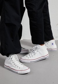 CHUCK TAYLOR ALL STAR WIDE FIT  - High-top trainers - optical white