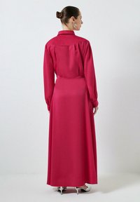 Touché Privé A LINE BUTTONED - Maksimekko - fuchsia