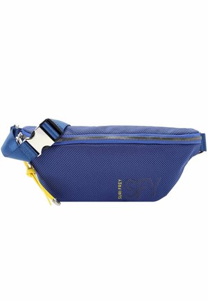 Sac banane en tissu bleu texturé avec compartiment principal zippé, sangle réglable avec boucle argentée et petite languette jaune.