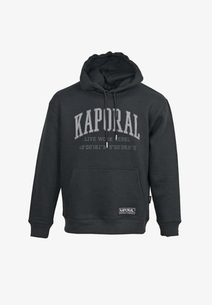 Sweat à capuche noir avec un grand logo "KAPORAL" en gris clair, comportant une poche kangourou à l'avant et des détails en tissu texturé.