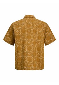 Καφέ κοντομάνικο πουκάμισο με λευκό σχέδιο λουλουδιών και γεωμετρικά διαμαντένια μοτίβα, με κλασικό γιακά, εμφανιζόμενο από πίσω.