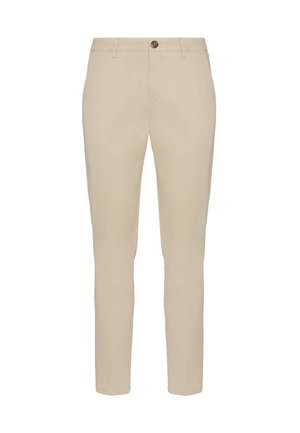Chinos beige realizzati in cotone morbido con una vestibilità slim, caratterizzati da un singolo bottone marrone in vita e tasche standard. Texture liscia su tutta la superficie.