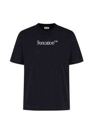 T-shirt in cotone nero con la scritta "Suncation™" in bianco. Design classico con collo a giro, maniche corte e vestibilità regolare.