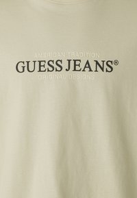 Guess Jeans AMERICAN TEE - Marškinėliai su spaudiniu - biscotti